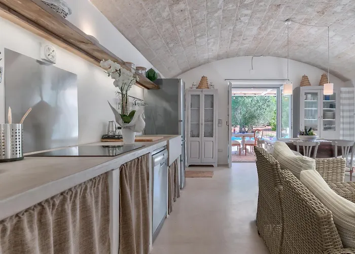 Trullo Tipota With Private Pool * Ceglie Messapica