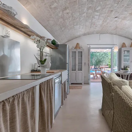 Trullo Tipota With Private Pool * Ceglie Messapica